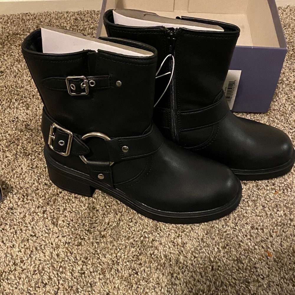 Universal Thread Black Ankle Boots